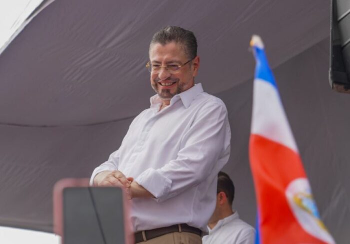 Presidente reitera veto y califica de ‘regalo descarado’ aprobación de pensión anticipada para funcionarios del OIJ