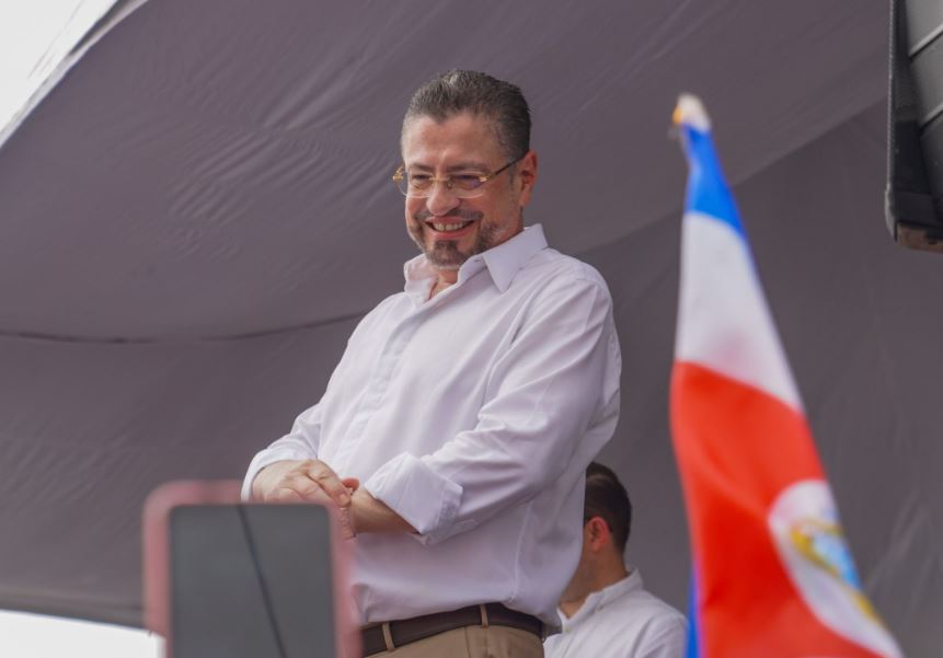 Presidente reitera veto y califica de ‘regalo descarado’ aprobación de pensión anticipada para funcionarios del OIJ