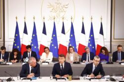 Macron pidió suspender las inversiones en Estados Unidos hasta que se eliminen los aranceles “brutales e infundados”