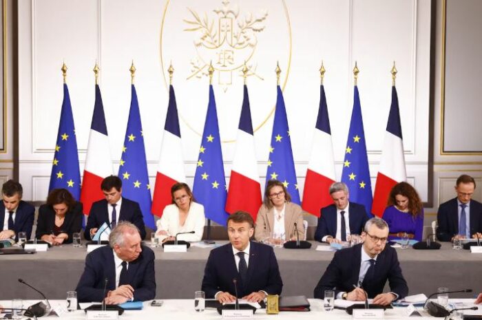 Macron pidió suspender las inversiones en Estados Unidos hasta que se eliminen los aranceles “brutales e infundados”