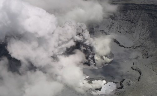 OVSICORI y CNE alertan por emanación importante y constante de ceniza en el Volcán Poás