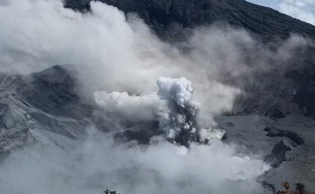 OVSICORI no descarta expulsión pequeña de magma en el Volcán Poás: Actividad se mantiene constante