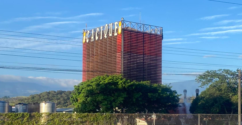 Bomberos investigan causas de explosión que provocó daños menores en la FANAL