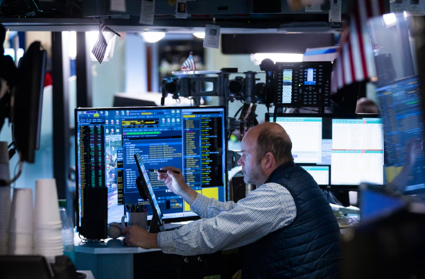 Wall Street abrió en medio de la incertidumbre por la guerra comercial, mientras Europa cotiza con ganancias