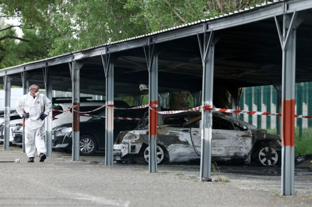 Vehículos en llamas y fusiles automáticos: la brutal ofensiva narco contra el sistema penitenciario que conmociona a Francia