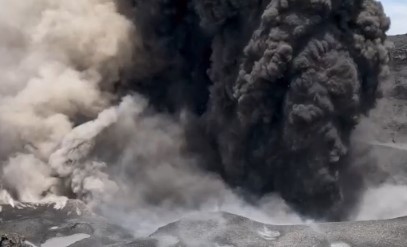 ¿Qué provocó la fuerte erupción de este lunes en el Volcán Poás?
