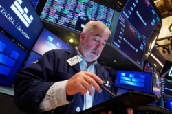 Wall Street cerró con una ganancia semanal en medio de la incertidumbre por los aranceles