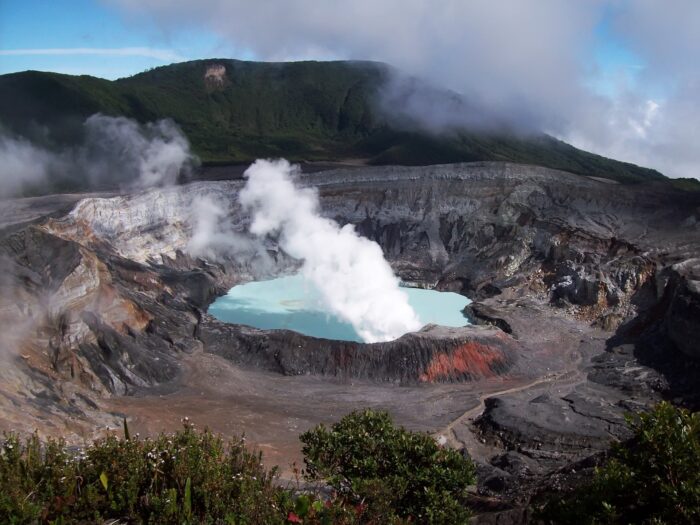 Volcán Poás acumula tres semanas en estado de ‘erupción’