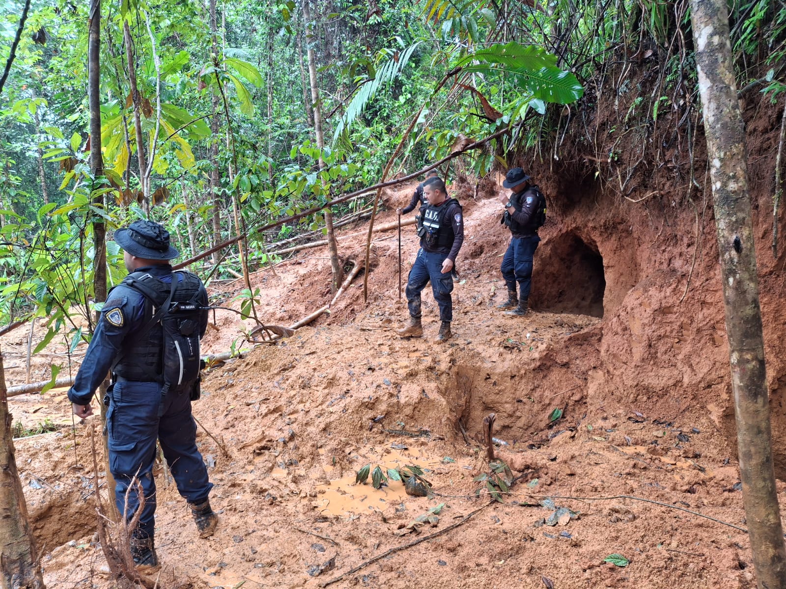 Fuerza Pública detuvo a 185 oreros en Crucitas durante primeros tres meses del año