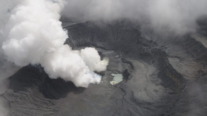 Salud pide aumentar medidas de seguridad para evitar afectación por gases y ceniza del Volcán Poás