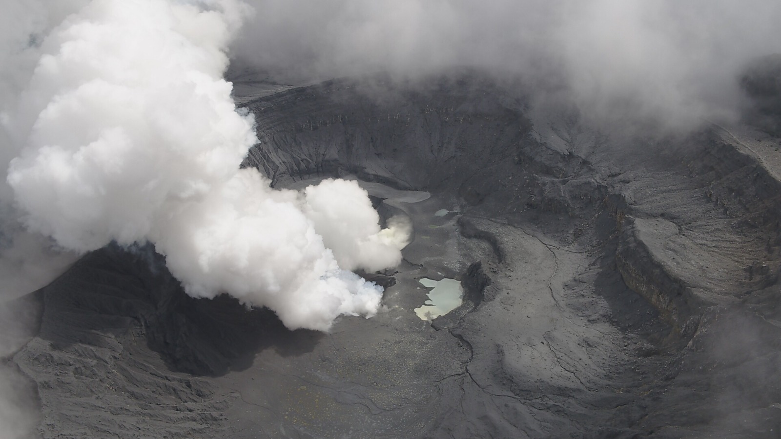 Salud pide aumentar medidas de seguridad para evitar afectación por gases y ceniza del Volcán Poás
