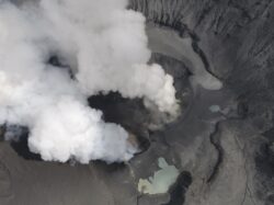 Autoridades mantienen vigilancia ante aumento de alertas por actividad del Volcán Poás