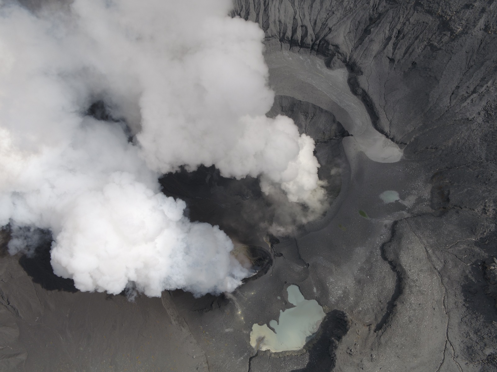 Autoridades mantienen vigilancia ante aumento de alertas por actividad del Volcán Poás