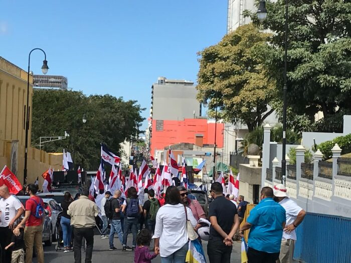 Frente Amplio presenta plan que volvería a permitir las huelgas en servicios esenciales