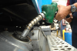Precio de combustibles disminuye entre ¢2 y ¢3 desde este jueves