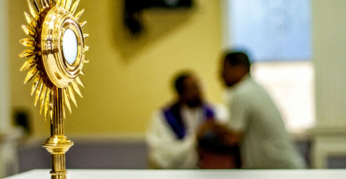 “Fiesta del Perdón” ofrece jornada de confesiones durante este viernes en la Catedral Metropolitana