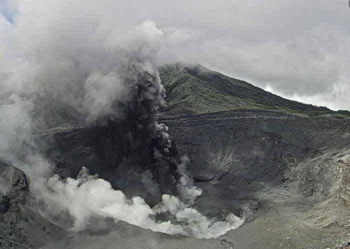 Volcán Poás mantiene actividad: ¿Qué pasaría si ocurre una erupción con magma?