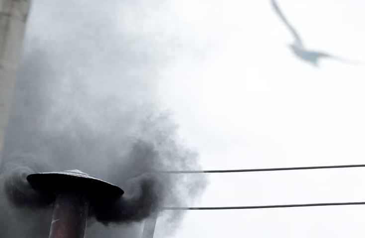 La historia de la fumata blanca: cómo y por qué el Vaticano usa humo en cada cónclave para anunciar al Papa