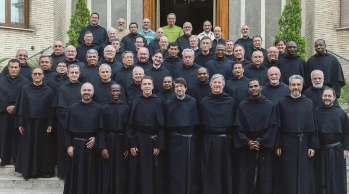 Quiénes son los agustinos, la orden del nuevo papa: una comunidad mendicante con 800 años de historia y vocación misionera