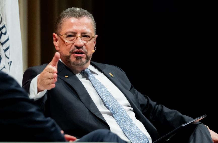 Presidente Chaves sobre allanamientos de caso Pista Oscura: “Fue un circo, un desperdicio de recursos y una provocación”