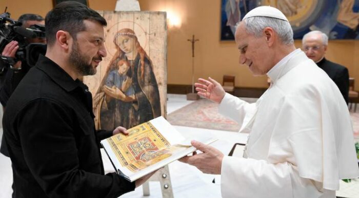 El papa León XIV recibió a Volodimir Zelensky en el Vaticano tras la misa de inicio de su pontificado