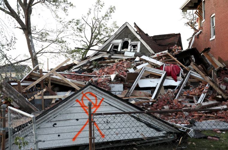 Tornados azotan EEUU: 25 muertos y más de 100.000 personas sin electricidad en Missouri y Kentucky