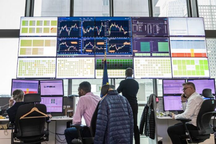Las bolsas europeas cotizan con alzas después de que Trump postergara los aranceles del 50% previstos para la UE