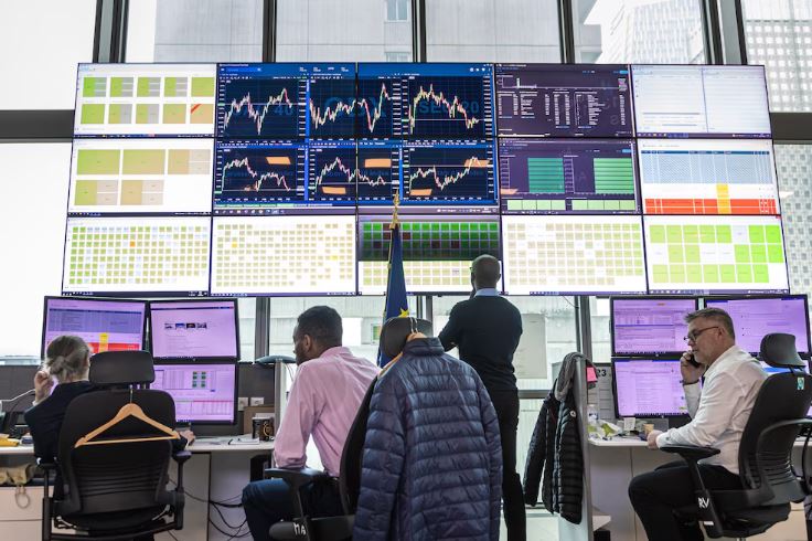 Las bolsas europeas cotizan con alzas después de que Trump postergara los aranceles del 50% previstos para la UE