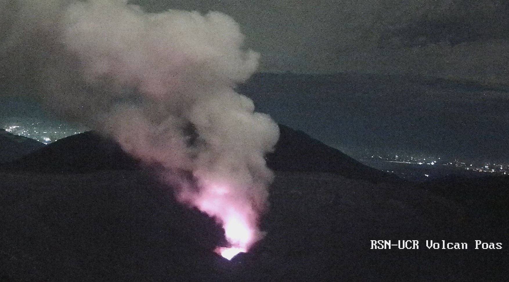 Volcán Poás mantiene desgasificación y no registra salida de ceniza en las últimas horas