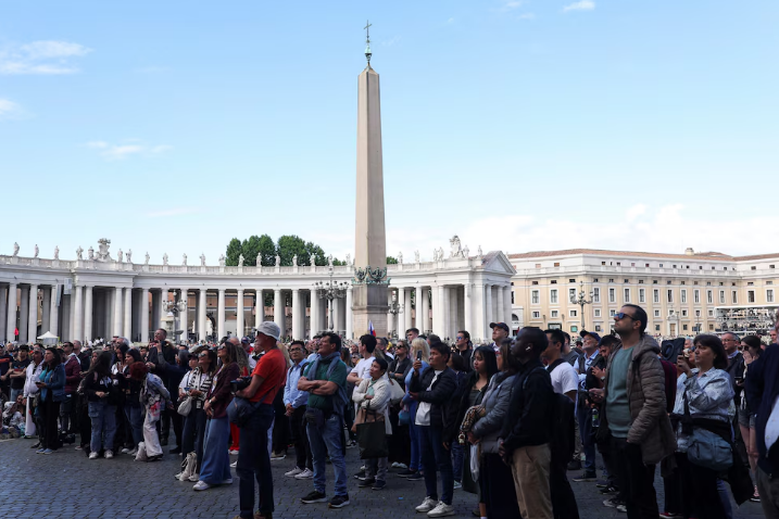 Cónclave en el Vaticano: tras más de dos horas de votación, hay expectativa por el resultado y la primera fumata