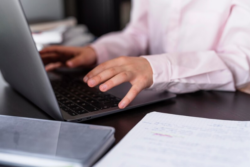 Reforma que se analiza en la CCSS permitiría que usuarios puedan gestionar su pensión de forma digital