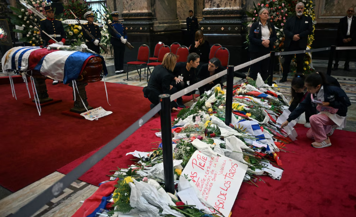 Miles de personas despiden a José Mujica en el segundo día de su velatorio: sus restos serán cremados este viernes