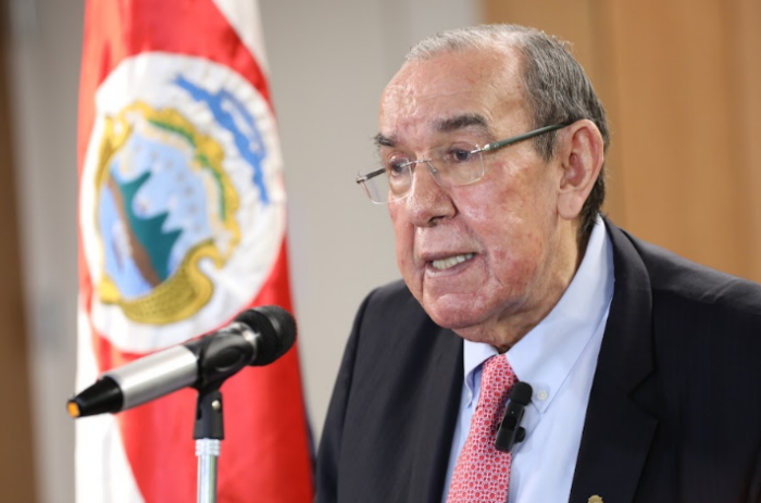 Rodrigo Arias calificó de “imprudentes” las declaraciones del Presidente sobre guerra de 1948 y llamó a la cordura