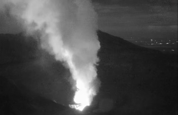 Volcán Poás cumple una semana con disminución en la actividad eruptiva y mantiene flujo de gas alto