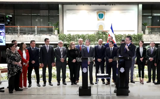 Gobierno criticó a diputados que rechazaron vía rápida a plan de jornadas 4/3