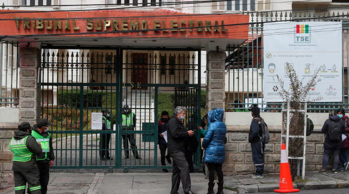 Incertidumbre por las elecciones en Bolivia: la Justicia dejó en vilo a un partido y falló en favor de otro