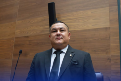 Diputado Carlos Andrés Robles denuncia hackeo de su cuenta de WhatsApp y advierte sobre intento de estafa