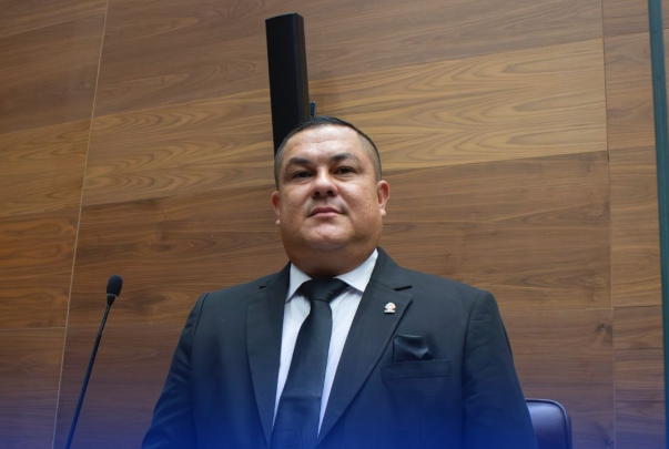 Diputado Carlos Andrés Robles denuncia hackeo de su cuenta de WhatsApp y advierte sobre intento de estafa