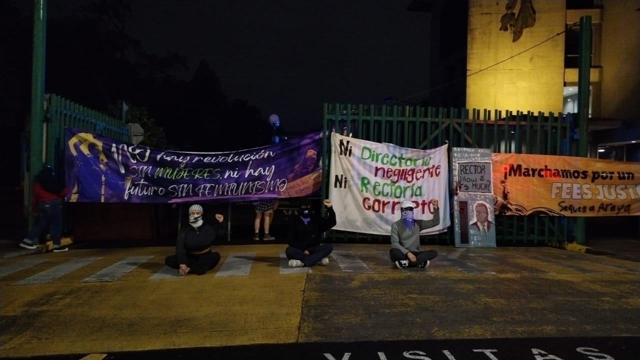 Estudiantes cerraron paso en UCR para reiterar solicitud de inhibitoria al rector