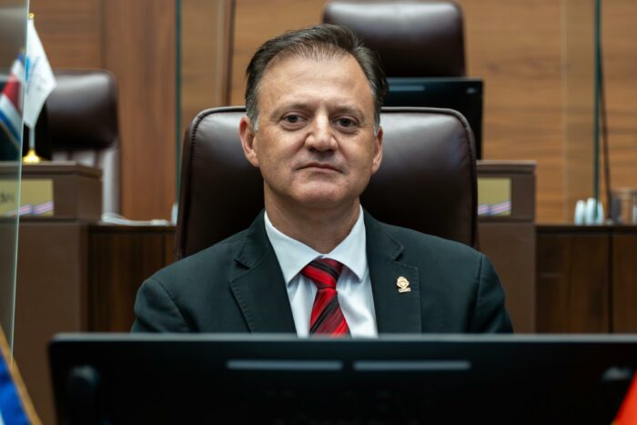 Fracción del PLP se queda con dos diputados tras la renuncia de Diego Vargas