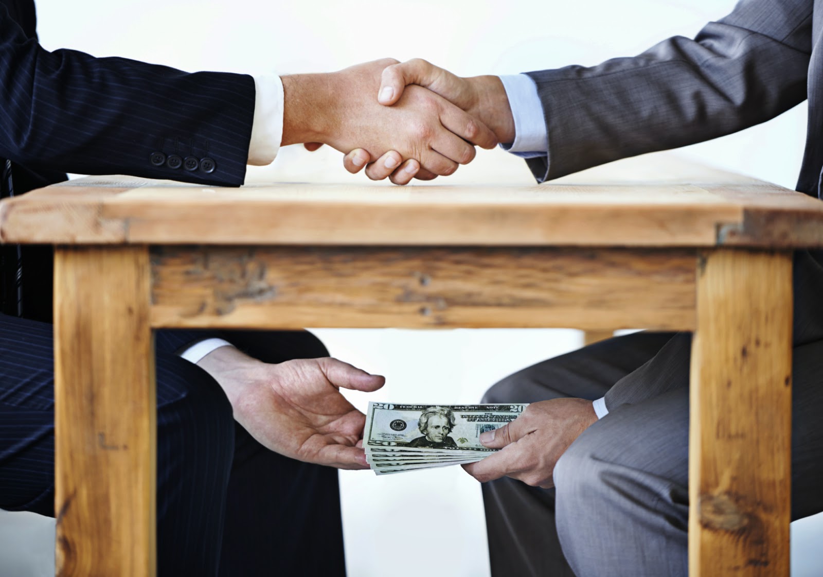 Fiscalía apunta a policías y funcionarios municipales como los que más ofrecen y aceptan “mordidas”