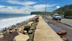 Alertan por riesgo de inundaciones en el Pacífico ante oleaje y fuertes marejadas