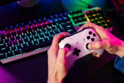 Fiscalía: Grupos criminales están reclutando jóvenes a través de videojuegos