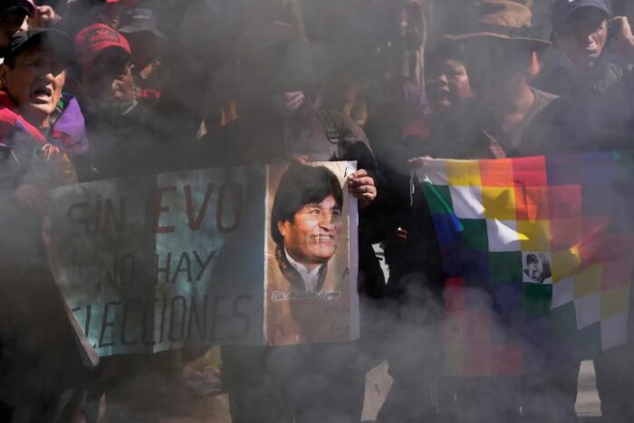 Seguidores de Evo Morales y otros sectores realizan bloqueos y exigen la renuncia de Luis Arce