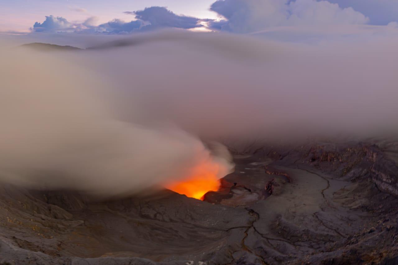 Volcán Poás mantiene emisión de ceniza y gases: Permanece en alerta por precaución