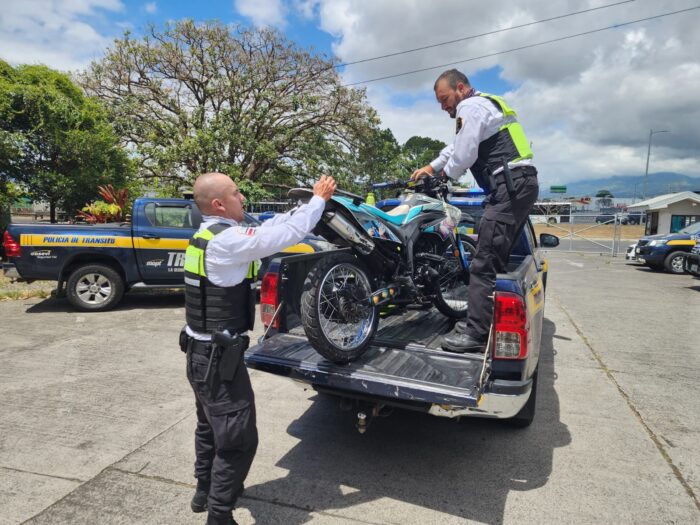 Tránsito ejecutó operativos especiales enfocados en motociclistas este lunes en San José