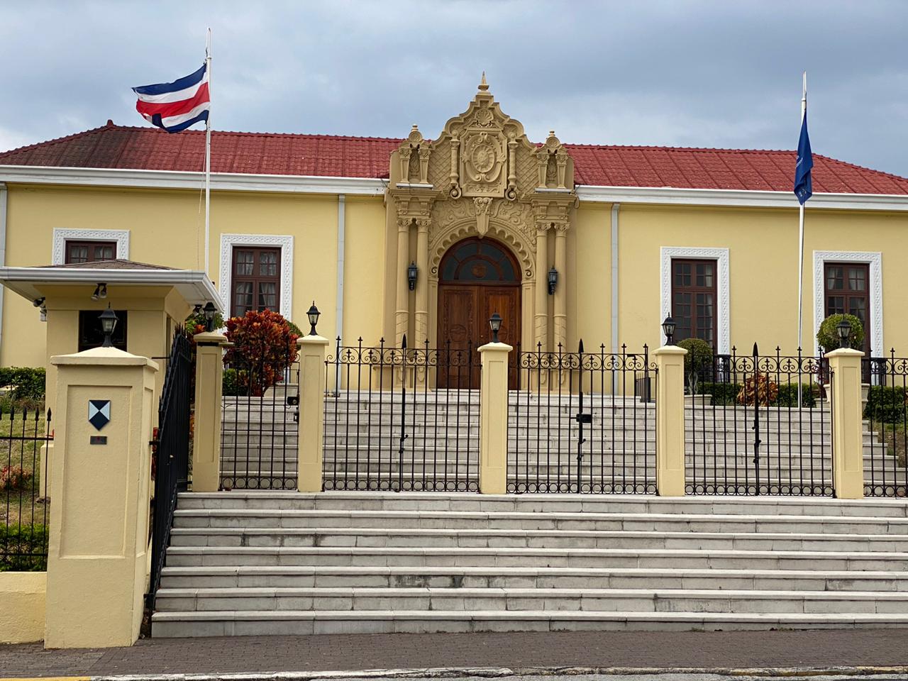 Canciller pide salida diplomática a situación en Medio Oriente, evacuar a ticos y expresa preocupación por combustibles
