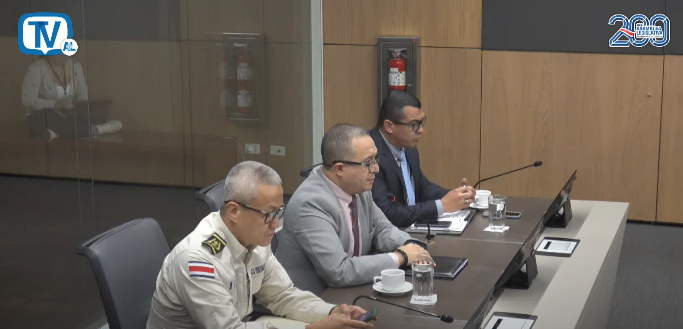 Ministro de Justicia afirma haber recibido amenazas de muerte por proyecto de nueva cárcel