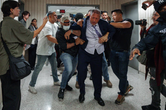 Candidato a alcalde de Nueva York es arrestado a las afueras de una corte de migración