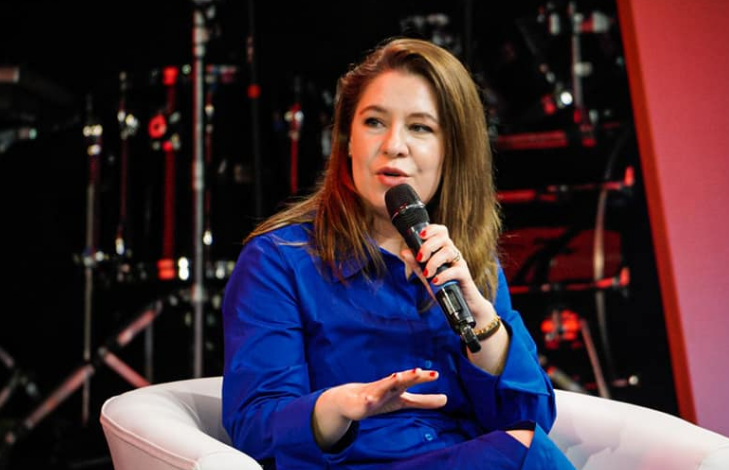 Precandidata Claudia Dobles se opone a proyecto de jornadas 4/3